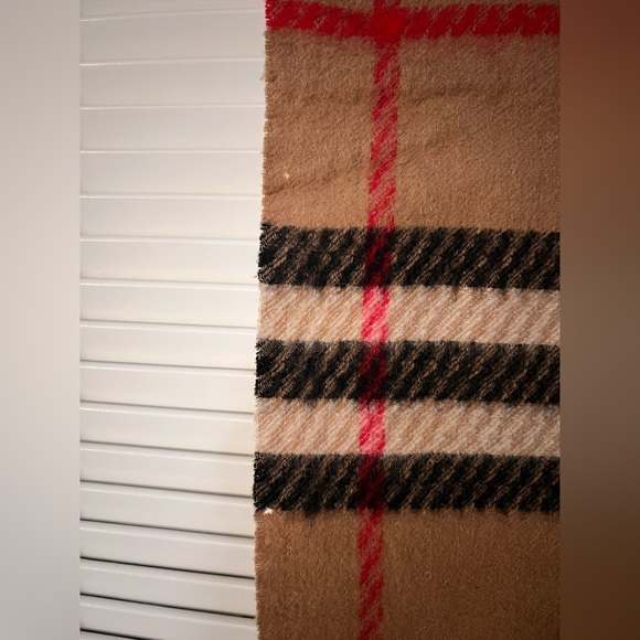 BURBERRY Fringed Checked Cashmere Scarf - Picture 7 of 7